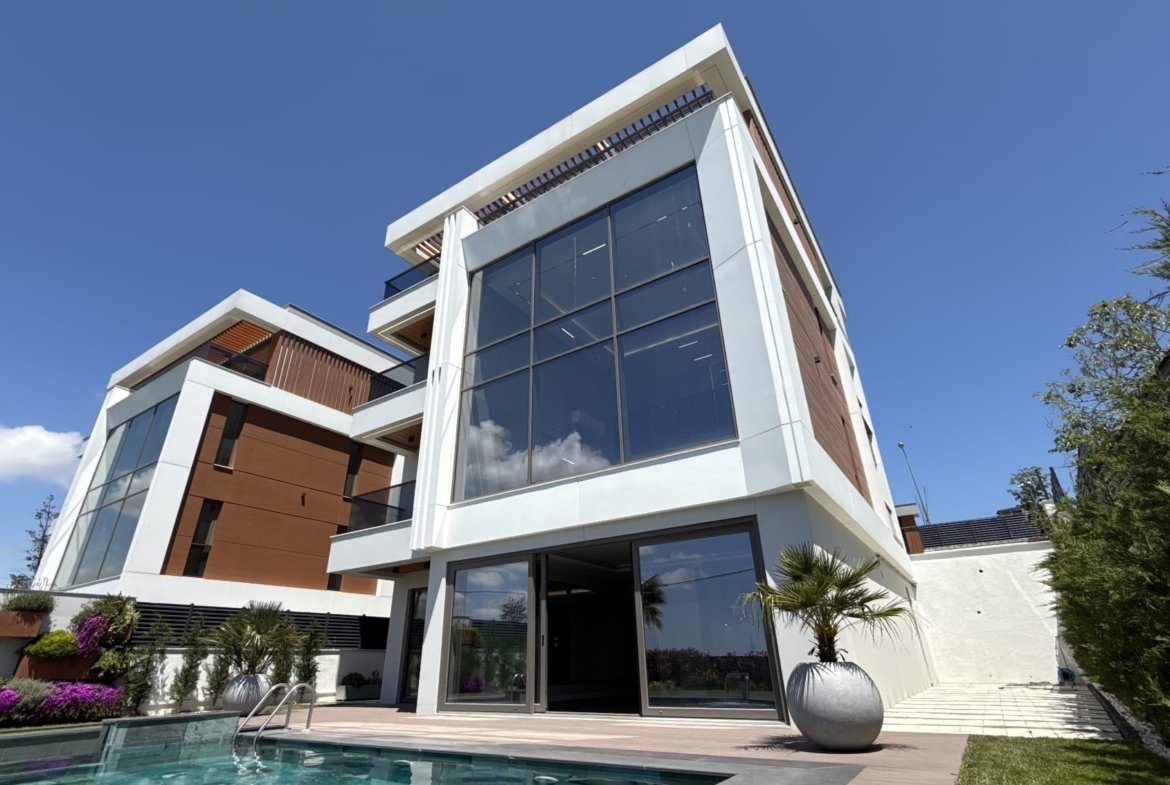 WhatsApp Image 2025-09-06 at 23.44.49