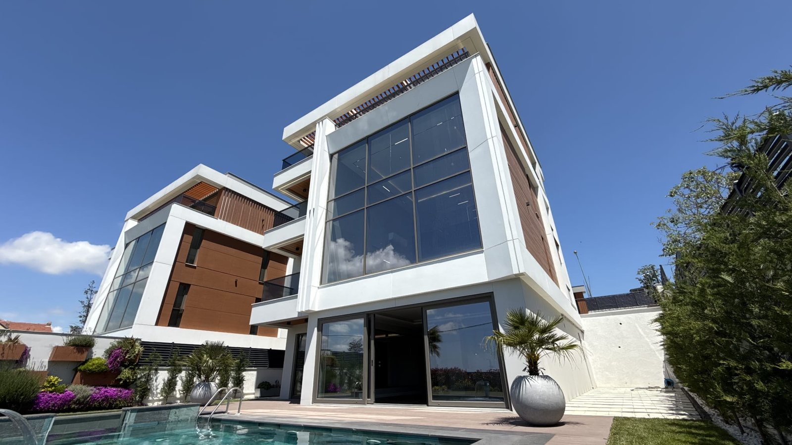 WhatsApp Image 2025-09-06 at 23.44.49