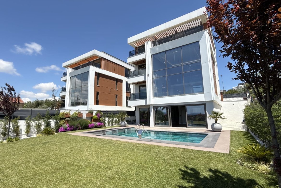 WhatsApp Image 2025-09-06 at 23.44.52 (1)