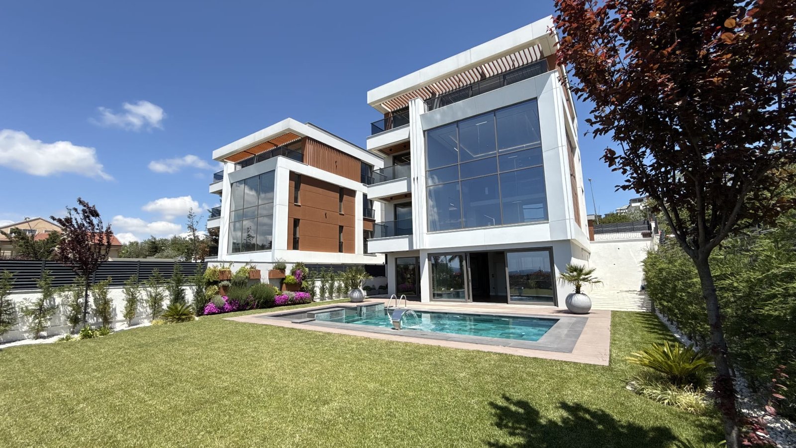 WhatsApp Image 2025-09-06 at 23.44.52 (1)